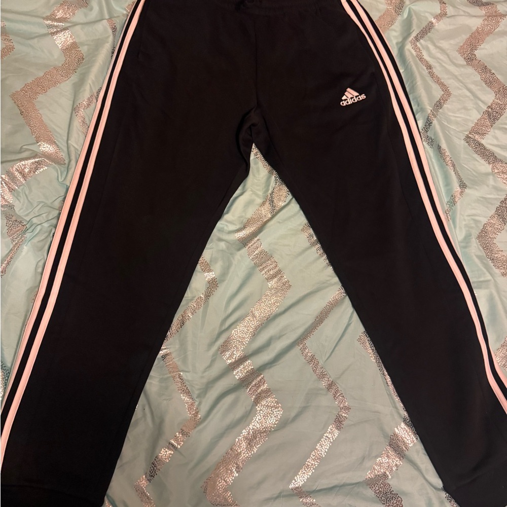 Adidas Men’s Black tapered leg sweatpants size Large with White Stripes